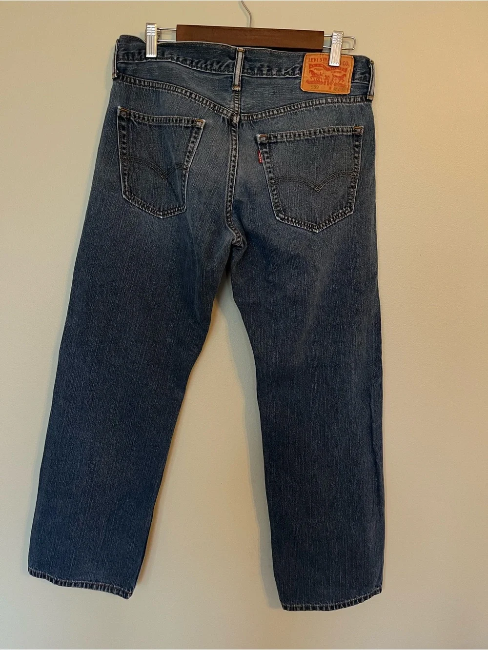 Levi's Men’s Relaxed Jeans in Dark Blue Wash